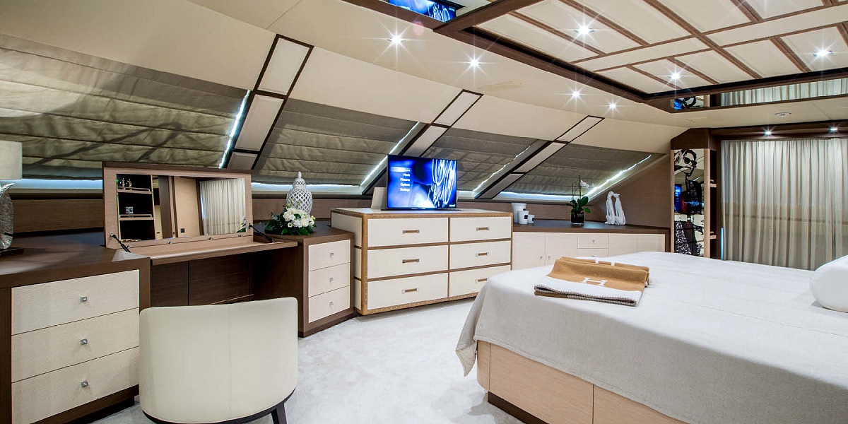 Аренда яхты Benetti Crystal 140 - NELA (Soy Amor) во Франции